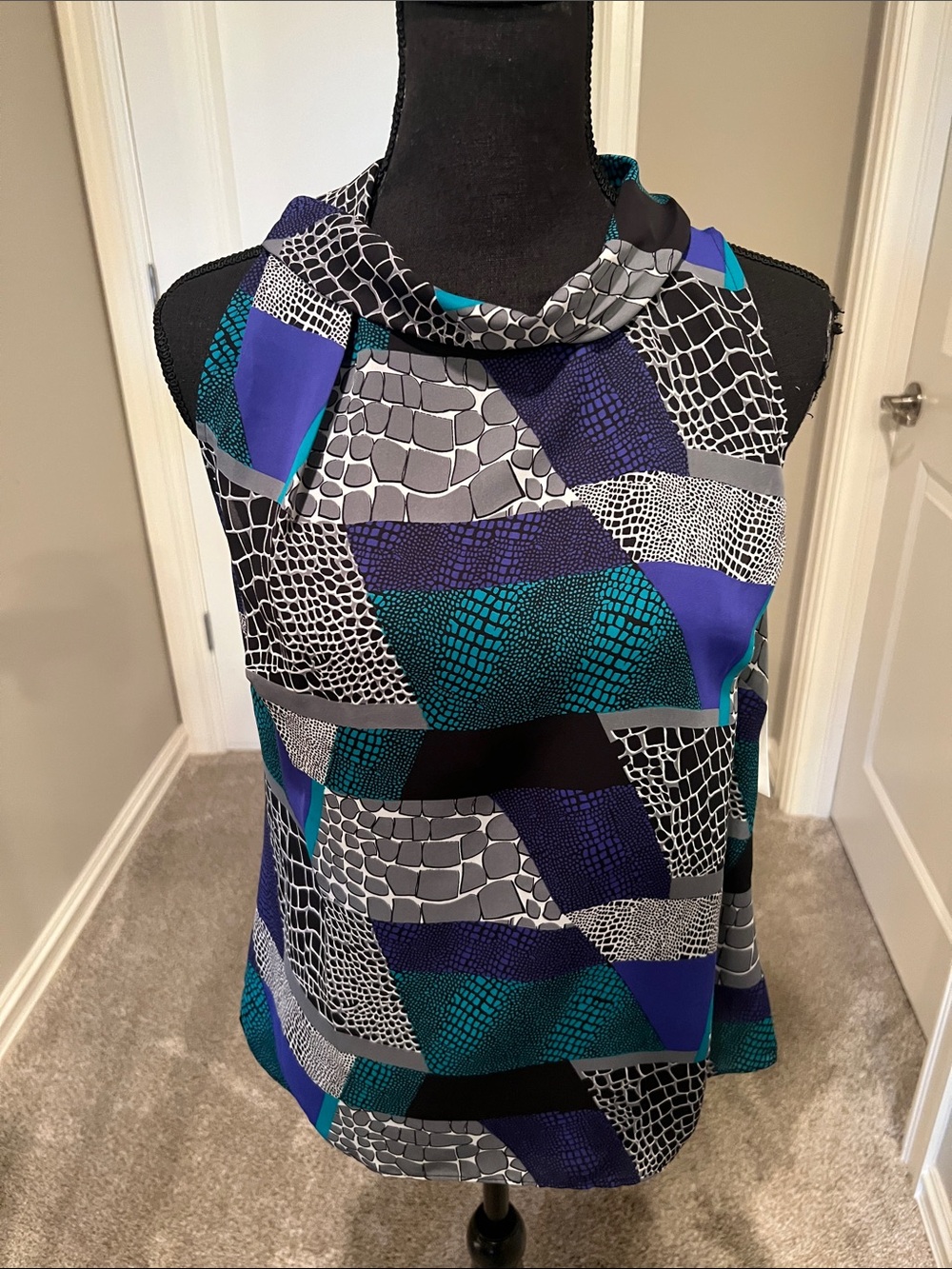 Sleeveless Cowl Neck Geometric Print Top in Blue, Teal & Gray